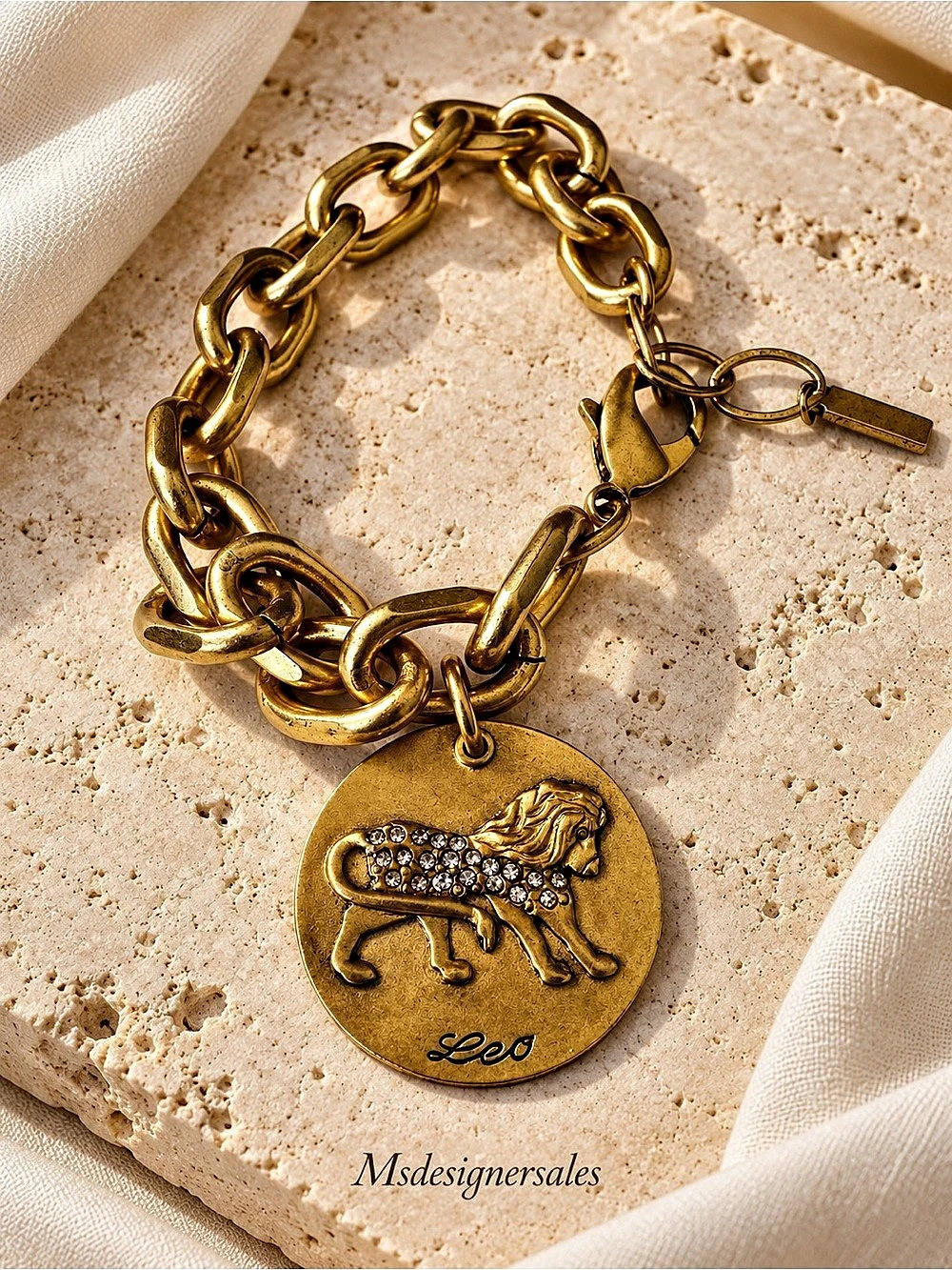 Gold-Tone Lion Pendant Chain Bracelet 195